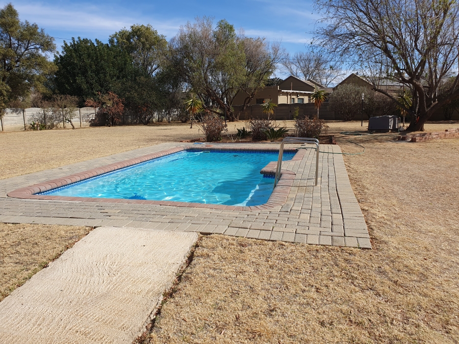 4 Bedroom Property for Sale in Flamingo Park Free State